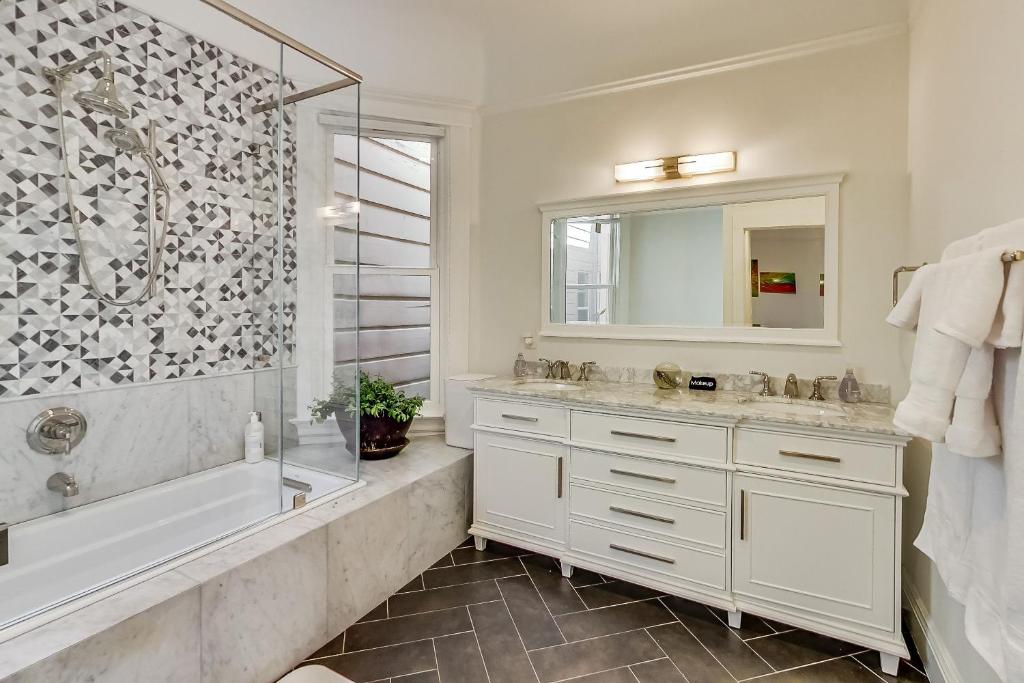 4br2ba Remodeled Home In The Heart Of The Castro!